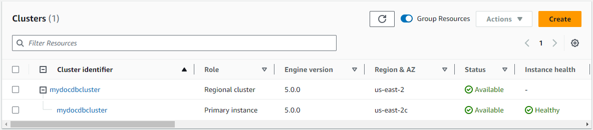 Amazon DocumentDB 集群列表显示了包含主实例详细信息的区域集群。