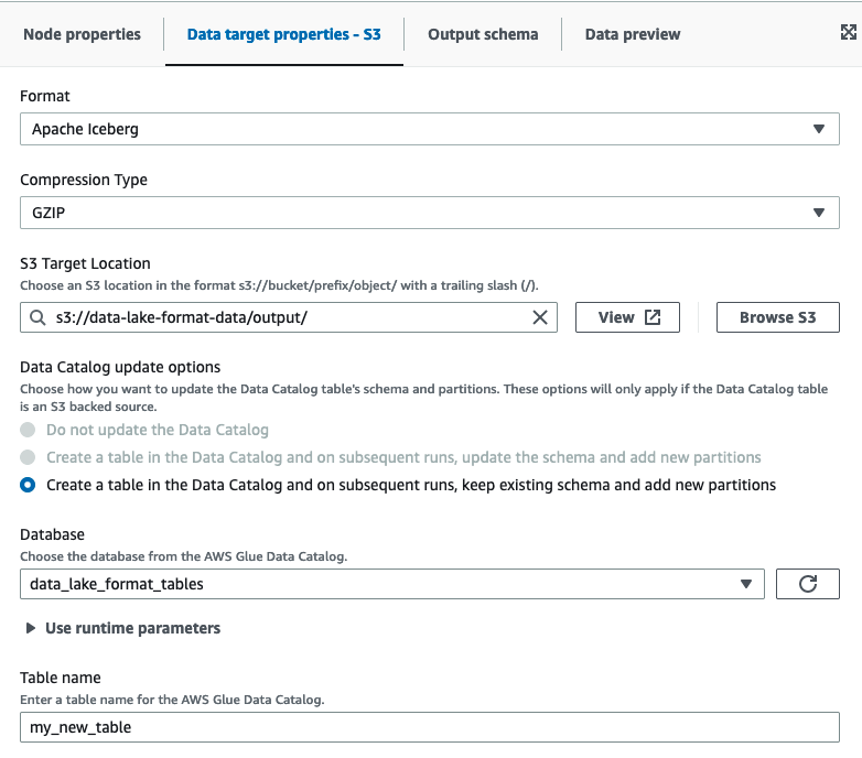 The screenshot shows the Data target properties when using Apache Iceberg framework in Amazon S3 data targets.