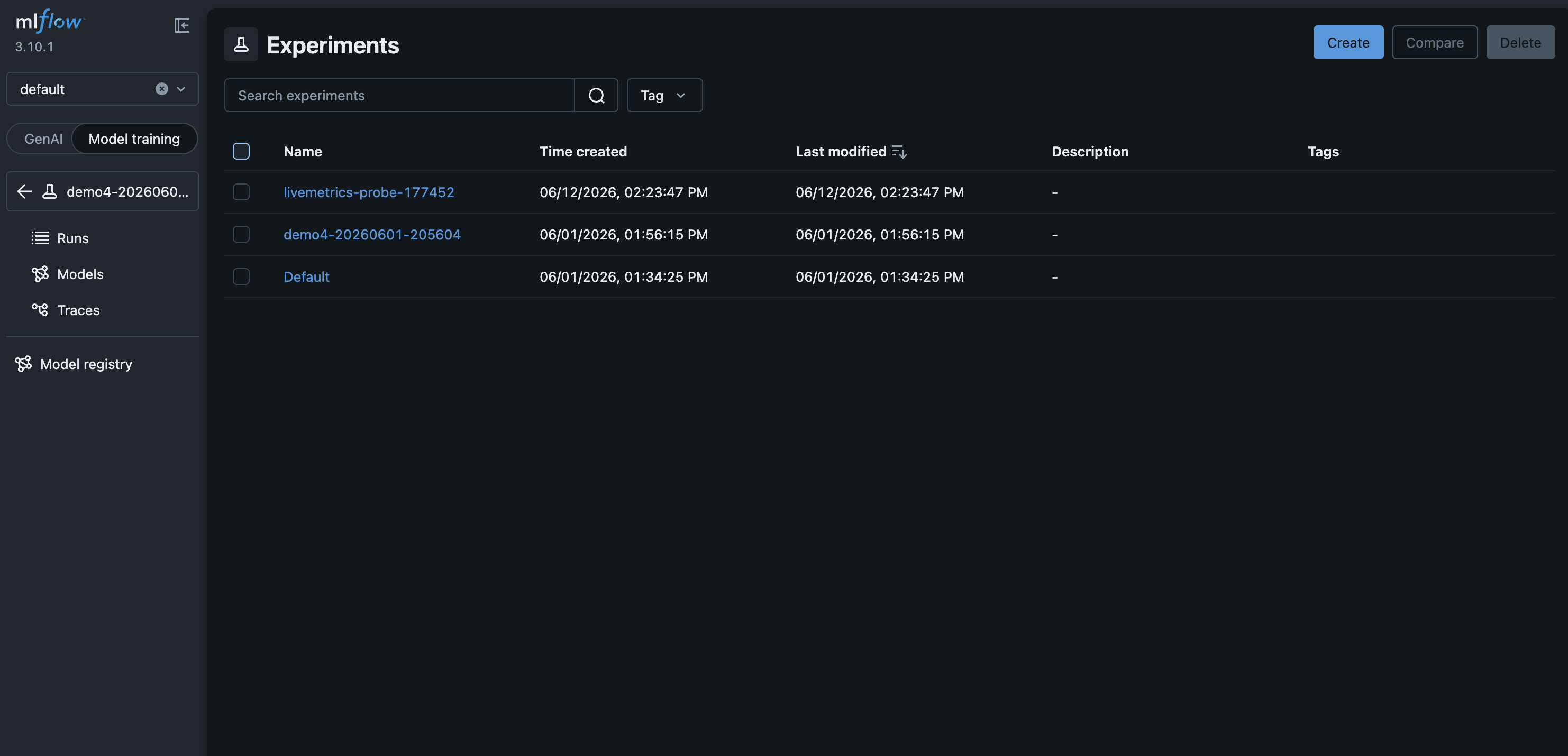 MLFlow UI 实验页面显示了实验列表及其名称和创建时间。