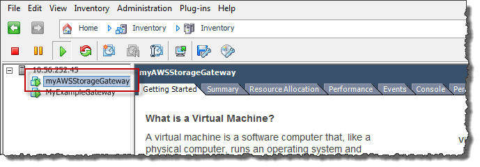 
                        VMware vSphere 清单屏幕显示带有绿色开机图标的Storage Gateway 虚拟机。
                    